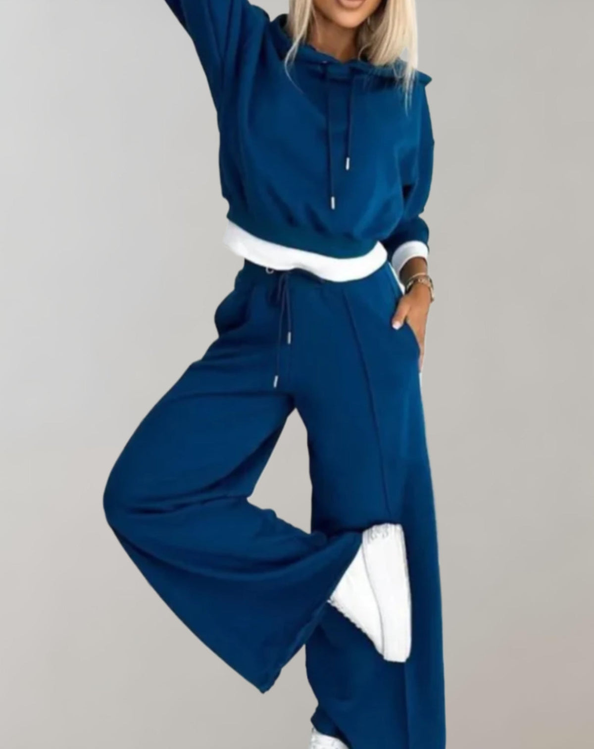 Hoodie sweatsuit set, detail view