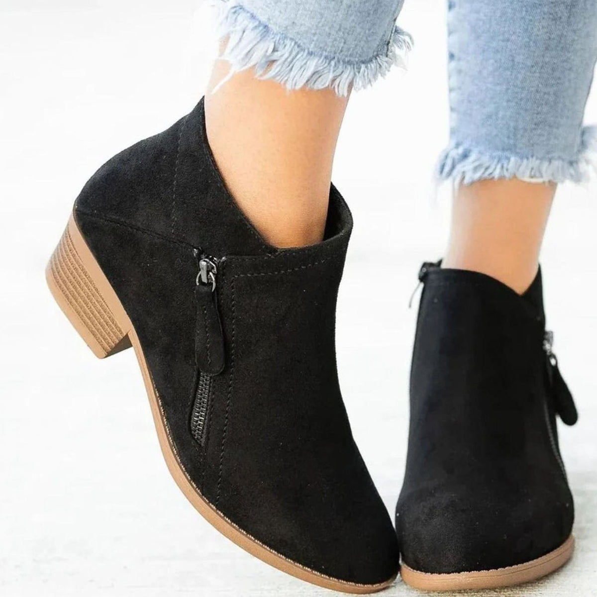 Women's Ragna V-cut ankle boots in Black